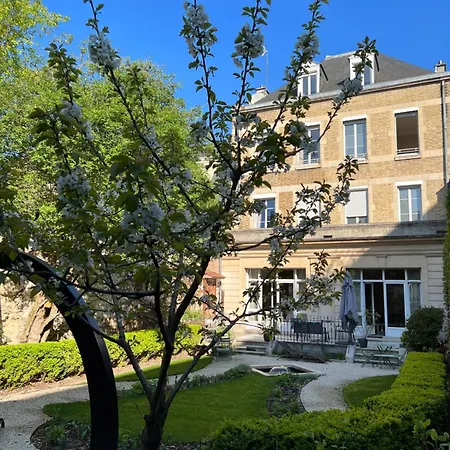 Bed & Breakfast La Demeure Des Sacres - Cathedrale