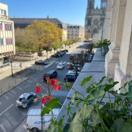 La Demeure Des Sacres - Cathedrale Bed & Breakfast Reims