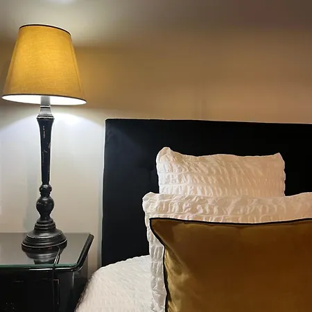 La Demeure Des Sacres - Cathedrale Bed & Breakfast 4*