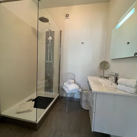 La Demeure Des Sacres - Cathedrale Bed & Breakfast