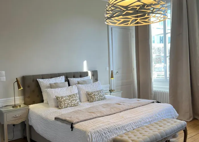 Bed & Breakfast La Demeure Des Sacres - Cathedrale 4*