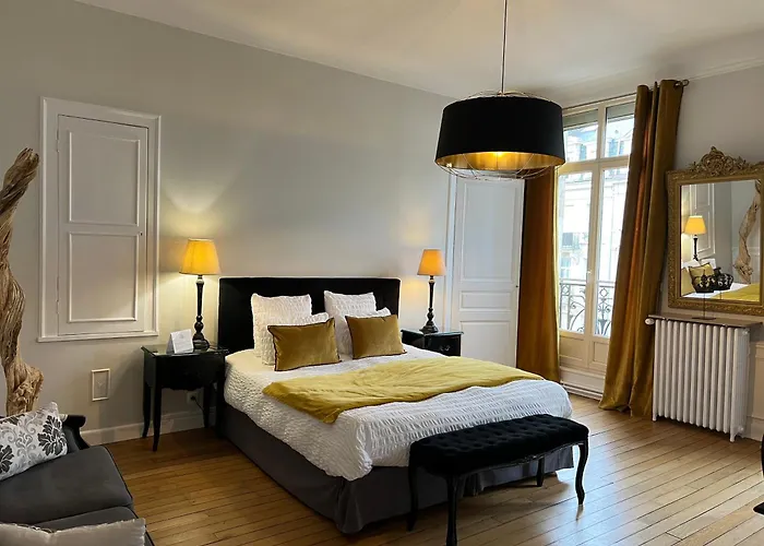 Bed & Breakfast La Demeure Des Sacres - Cathedrale 4*