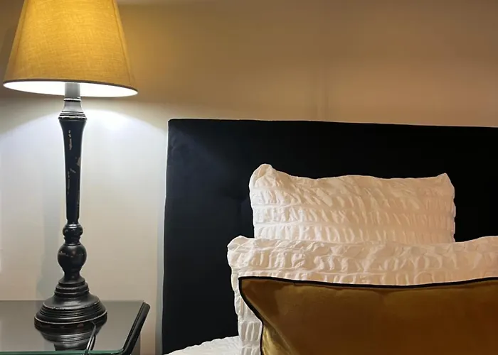 La Demeure Des Sacres - Cathedrale Bed & Breakfast 4*