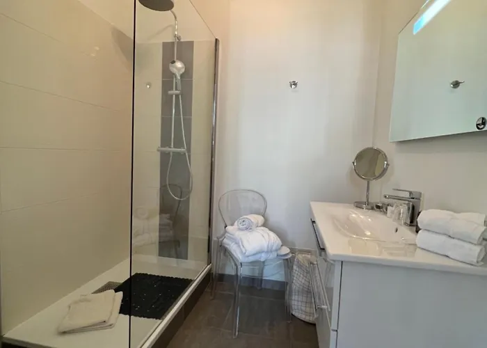 La Demeure Des Sacres - Cathedrale Bed & Breakfast