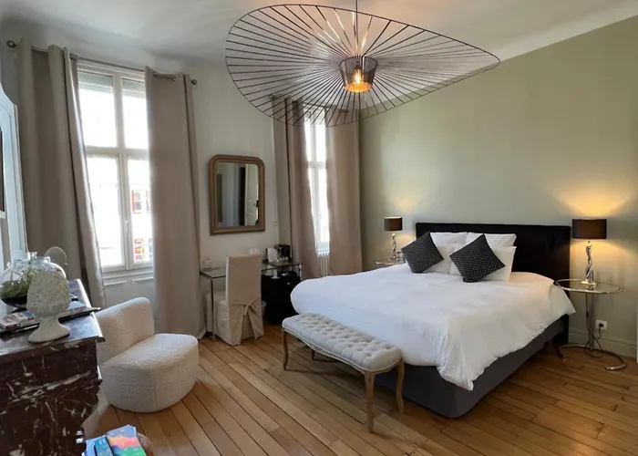 La Demeure Des Sacres - Cathedrale Bed & Breakfast