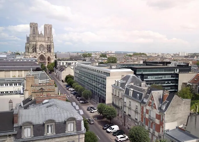 La Demeure Des Sacres - Cathedrale Bed & Breakfast 4*